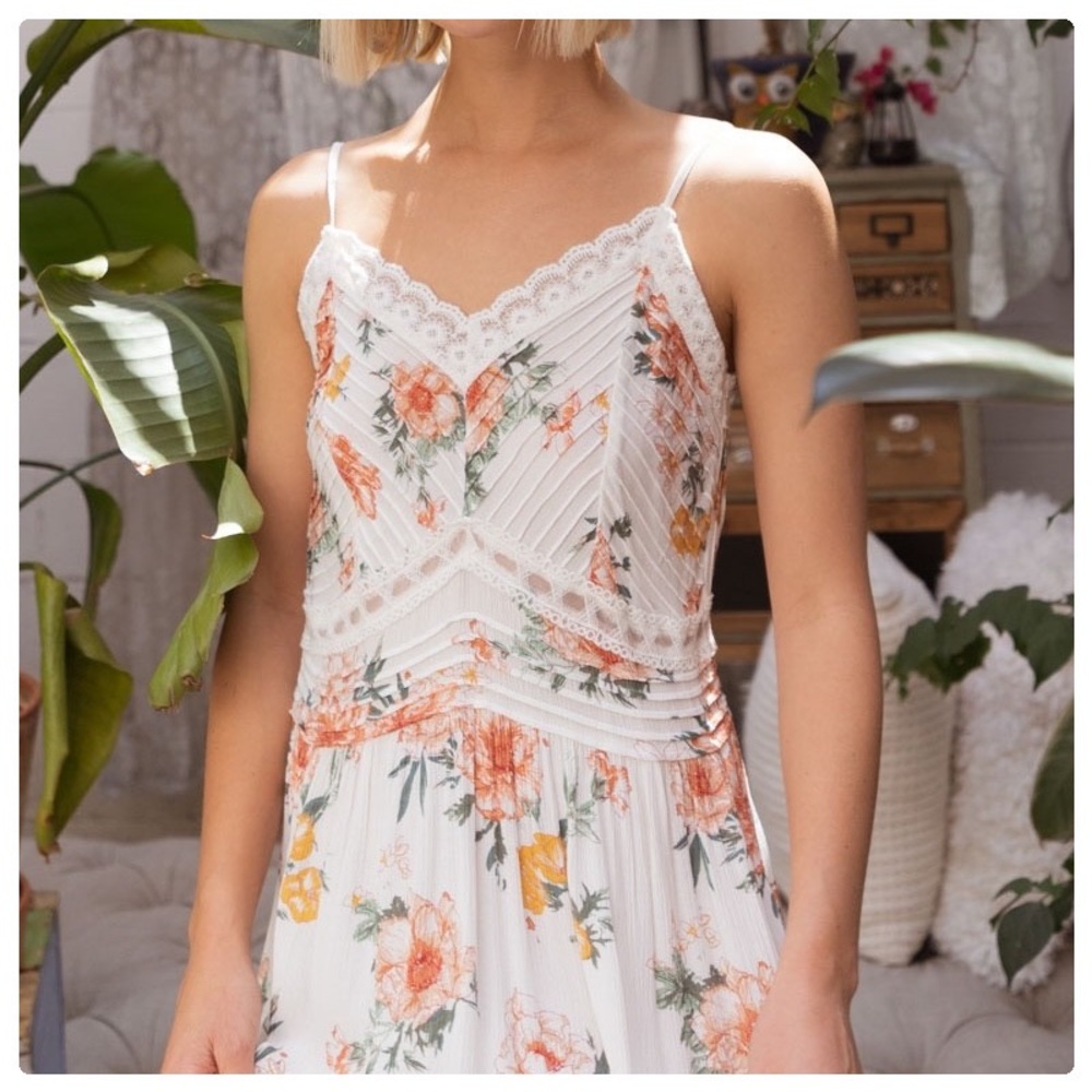 A Summer’s Delight in Florals Woven Dress - Picture 3 of 13
